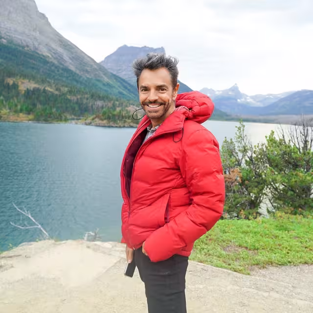 Algunas compañeras de profesión aprovecharon para felicitar al actor, entre ellas, Ana Martín, Aislinn Derbez, Sandra Echeverría y Consuelo Duval