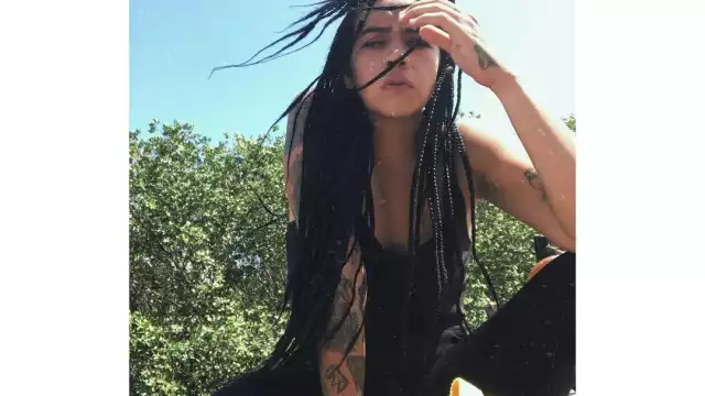 Nacida en Isla Mujeres en 1995, Dagga ha experimentado con su voz durante varios años para encontrar el estilo que la caracteriza