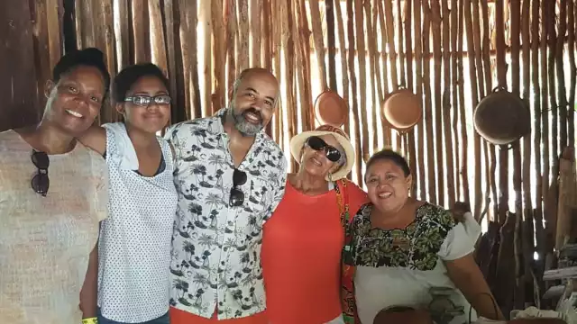 El turista inmortalizó ese momento familiar en Cozumel con fotografías, presumiendo a quien le enseño a hacer tortillas a mano