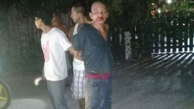 Los detenidos fueron golpeados por vecinos de la comunidad. Foto: Por Esto!