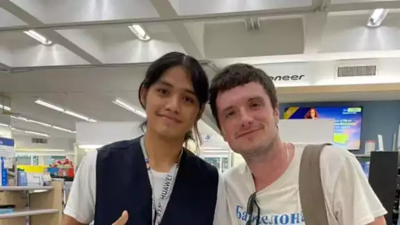 Fans no dejaron pasar la oportunidad para tomarse la foto Fans no dejaron pasar la oportunidad para tomarse la foto