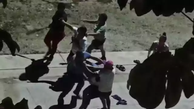 La pelea familiar alertó a los vecinos y cuerpos de emergencia.