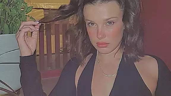 A través de una transmisión en Instagram, el modelo de 21 años afirmó haber sostenido relaciones sexuales con la actriz quien es menor de edad