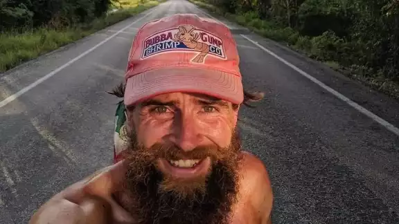 “El Forrest Gump de la vida real” no solo por realiza carreras por todo el mundo sino también ofrece conferencias de motivación personal “El Forrest Gump de la vida real” no solo por realiza carreras por todo el mundo sino también ofrece conferencias de motivación personal