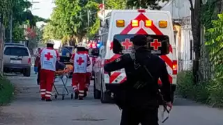 Al lugar también llegaron elementos de la Cruz Roja para atender a la persona, pero fue demasiado tarde
