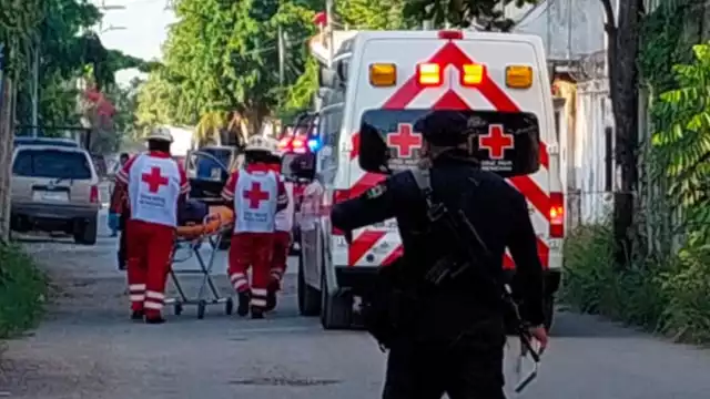 Al lugar también llegaron elementos de la Cruz Roja para atender a la persona, pero fue demasiado tarde