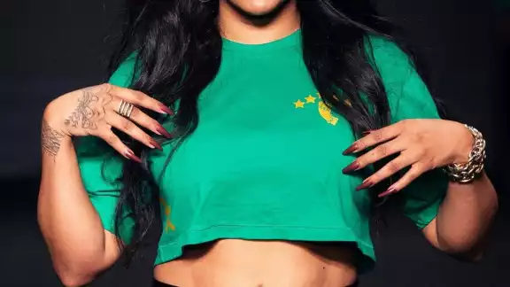 La brasileña está conquistando las redes sociales por su parecido a la cantante de Barbados. Foto: Especial