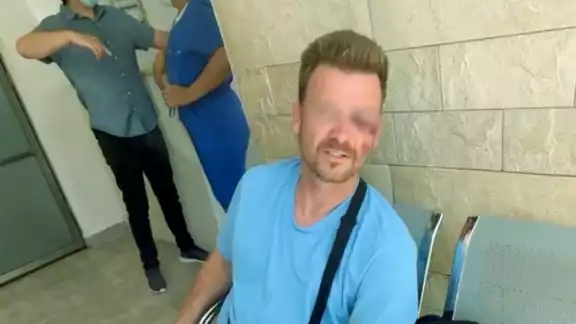 Personal del hospital de Playa del Carmen, lejos de auxiliarlo, llamó a la policía municipal para pedir que lo detuvieran por desobediencia de particulares Personal del hospital de Playa del Carmen, lejos de auxiliarlo, llamó a la policía municipal para pedir que lo detuvieran por desobediencia de particulares