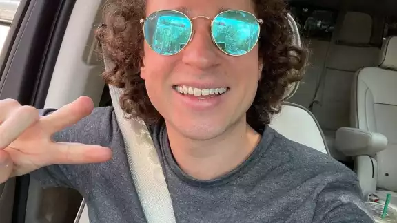 En esta ocasión Lusito Comunica viaja acompañado de su novia Arianny