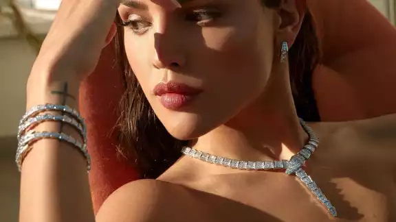 La mexicana mostró lo bien que la pasa durante sus vacaciones en un destino de playa en Estados Unidos, pero dejó a la expectativa a sus fans sobre su acompañante