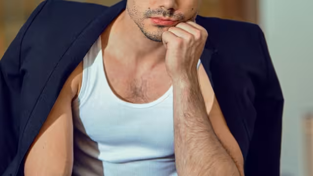 Sian Chiong es un cantante y actor cubano que ha participado en producciones con grandes personalidades