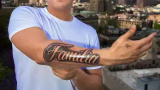 El cantante de música banda, Eduin Caz, provocó que sis seguidores y amigos famosos escribieron en su video para llegar a la meta de los 100 mil comentarios