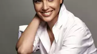 En hebreo, su primer nombre quiere decir ‘ola’, y el apellido, ‘orilla de los ríos’