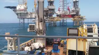 Las compañías que prestan el servicio a Petróleos Mexicanos (PEMEX) contratan a personal sin experiencia