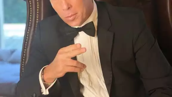 El llamado 'Diamante Negro' afirmó que se retiraría del mundo del espectáculo por respeto a la política. Foto: Instagram: @robertopalazuelosbadeaux