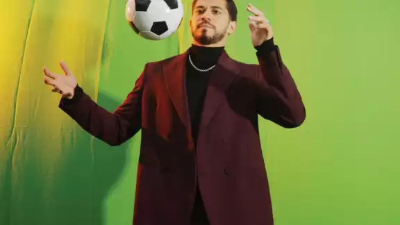 Henry Martín celebra sus primeros 30 años como seleccionado nacional en un Mundial de Futbol Henry Martín celebra sus primeros 30 años como seleccionado nacional en un Mundial de Futbol
