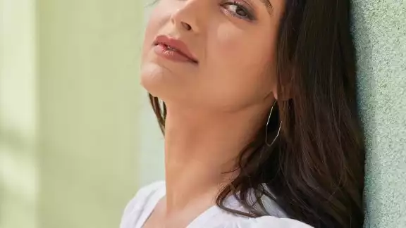 Melissa Barrera Martínez nació el 4 de julio de 1990 en Monterrey, Nuevo León es actriz, cantante y bailarina mexicana