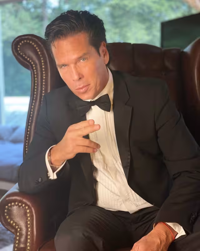 Roberto Palazuelos fue captado tomando un café con el diputado local José Luis Toledo Medina en Cancún