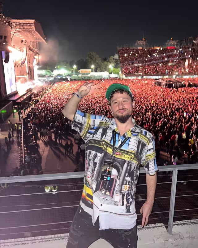 Luisito Comunica perdió varios miles de pesos por dos boletos. Foto: Especial