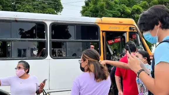 La persecución inició, luego de que el camionero mojó al hombre cerca de Plaza Dorada
