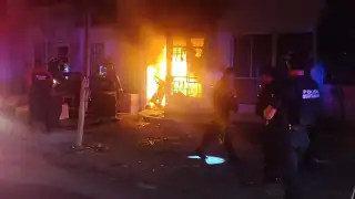 Incendian domicilio en el fraccionamiento Villas Otoch de la Supermanzana 247 en Cancún
