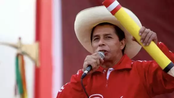 Pedro Castillo es detenido por la Policía tras ser destituido por el Congreso de Perú Pedro Castillo es detenido por la Policía tras ser destituido por el Congreso de Perú