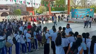 16 planteles educativos  participaron en el encuentro deportivo de inter-telesecundarias celebrarlo en Candelaria