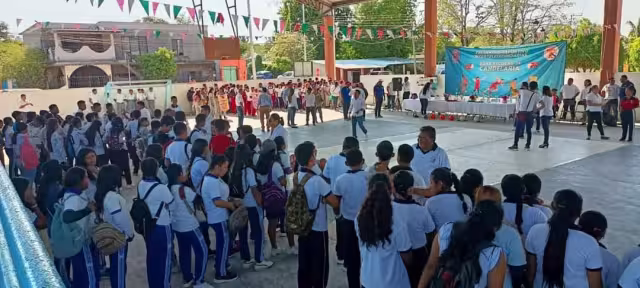 16 planteles educativos  participaron en el encuentro deportivo de inter-telesecundarias celebrarlo en Candelaria