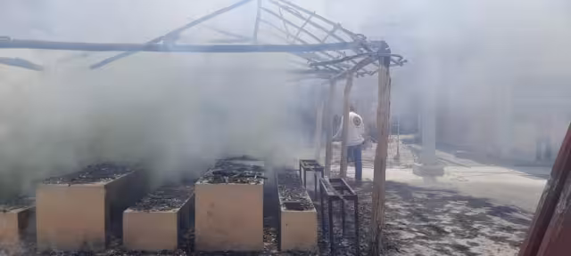 El personal de Protección Civil poco pudo hacer para sofocar el incendio