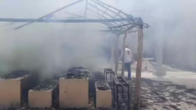 El personal de Protección Civil poco pudo hacer para sofocar el incendio