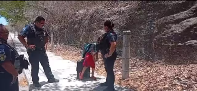 Un menor de 12 años fue resguardado por policías en la avenida Siglo XXI.