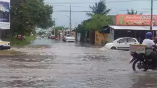 Aunque en algunos puntos, los encharcamientos ya disminuyeron, pidieron a la población que tomen sus precauciones para evitar cualquier tipo de accidentes. 