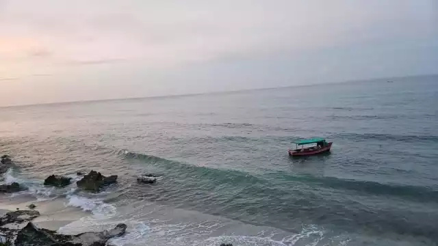 Un grupo de balseros recaló entre los acantilados de la unidad habitacional del FOVISSSTE en Isla Mujeres.