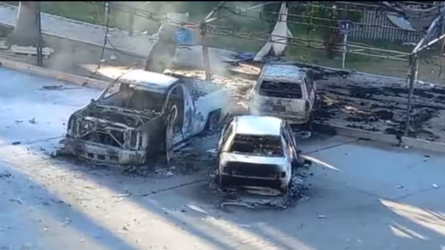 Varios autos calcinados y heridos fue el saldo del enfrentamiento en la planta de la Cruz Azul en Tula