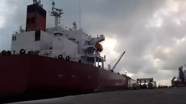 El navío posee 190 metros de eslora y más de 30 de manga