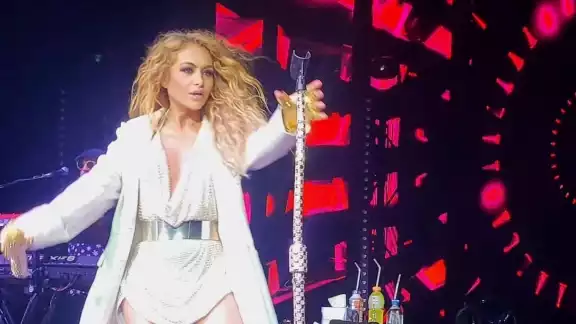 Paulina Rubio se sumó al Tour 90´ Pop Tour, pero no lo hizo muy bien Paulina Rubio se sumó al Tour 90´ Pop Tour, pero no lo hizo muy bien