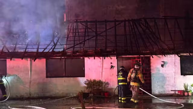 Las oficinas quedaron consumidas por el fuego