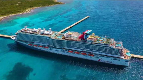 Llega a Mahahual, Quintana Roo el crucero Mardi Gras de la naviera Carnival
