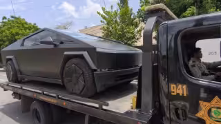 Todo lo que se sabe sobre los autos de lujo asegurados en los cateos de la FGR en Mérida