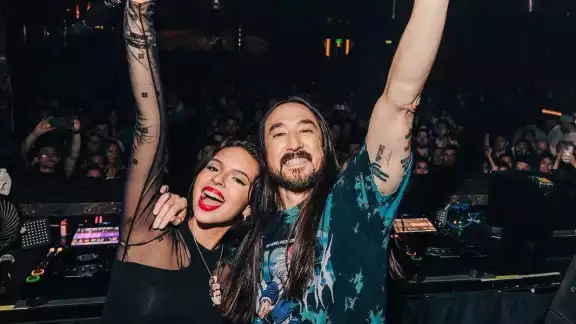 Ángela Aguilar y Steve Aoki lanzan un cover de “La gata bajo la lluvia” y a nadie le gustó Ángela Aguilar y Steve Aoki lanzan un cover de “La gata bajo la lluvia” y a nadie le gustó