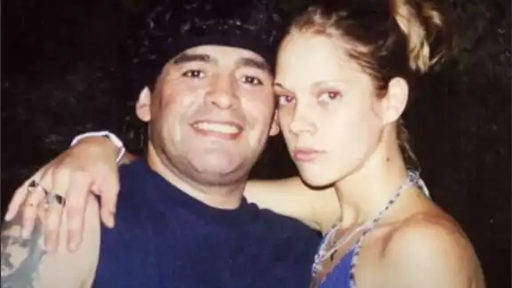 La denuncia se refiere en particular a lo ocurrido durante un viaje a Buenos Aires