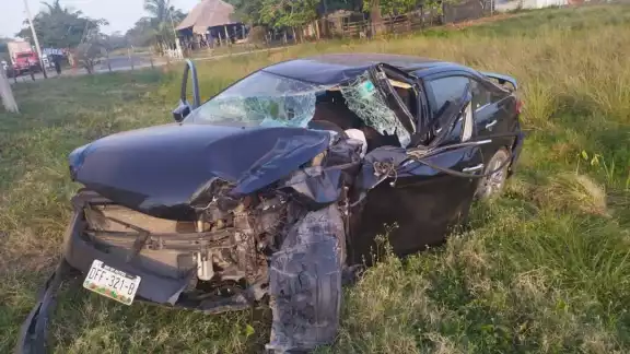 Un hombre murió luego de quedar prensado dentro de su auto