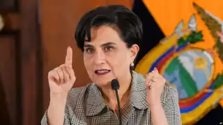 Gabriela Sommerfeld, ministra de Ecuador, solicita diálogo con Claudia Sheinbau,