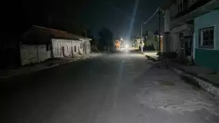 Constantes apagones afectan a vecinos de la Morelos en Escárcega