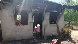 Familia de Punta Xen en Champotón pide donaciones, tras perder su hogar en un terrible incendio 