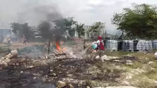 Un incendio de maleza se registró en la colonia Fátima, provocado por la probable quema de basura no controlada.