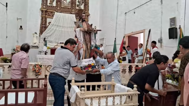 Decenas de feligreses participan en los novenarios y la bajada de la imagen del Precursor de Cristo