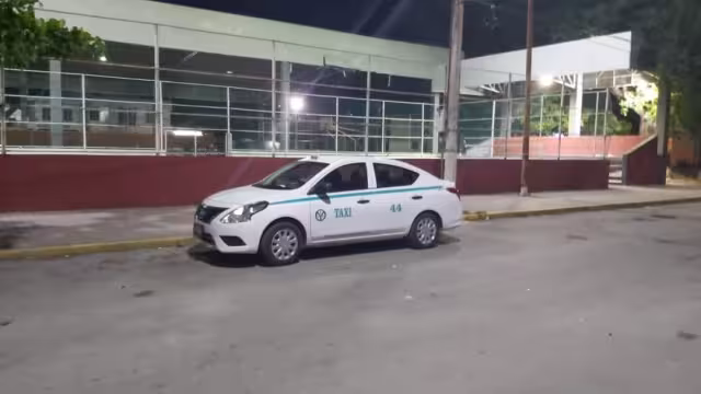 Taxistas y policías lograron que los delincuentes abandonaran las unidades