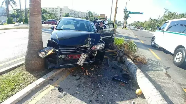 El coche quedó seriamente dañado