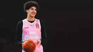 El joven mide poco más de dos metros